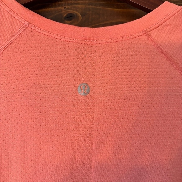 Lululemon Swiftly Tech Short Sleeve Shirt 2.0 Race Length Raspberry Cream 12 - Picture 4 of 5